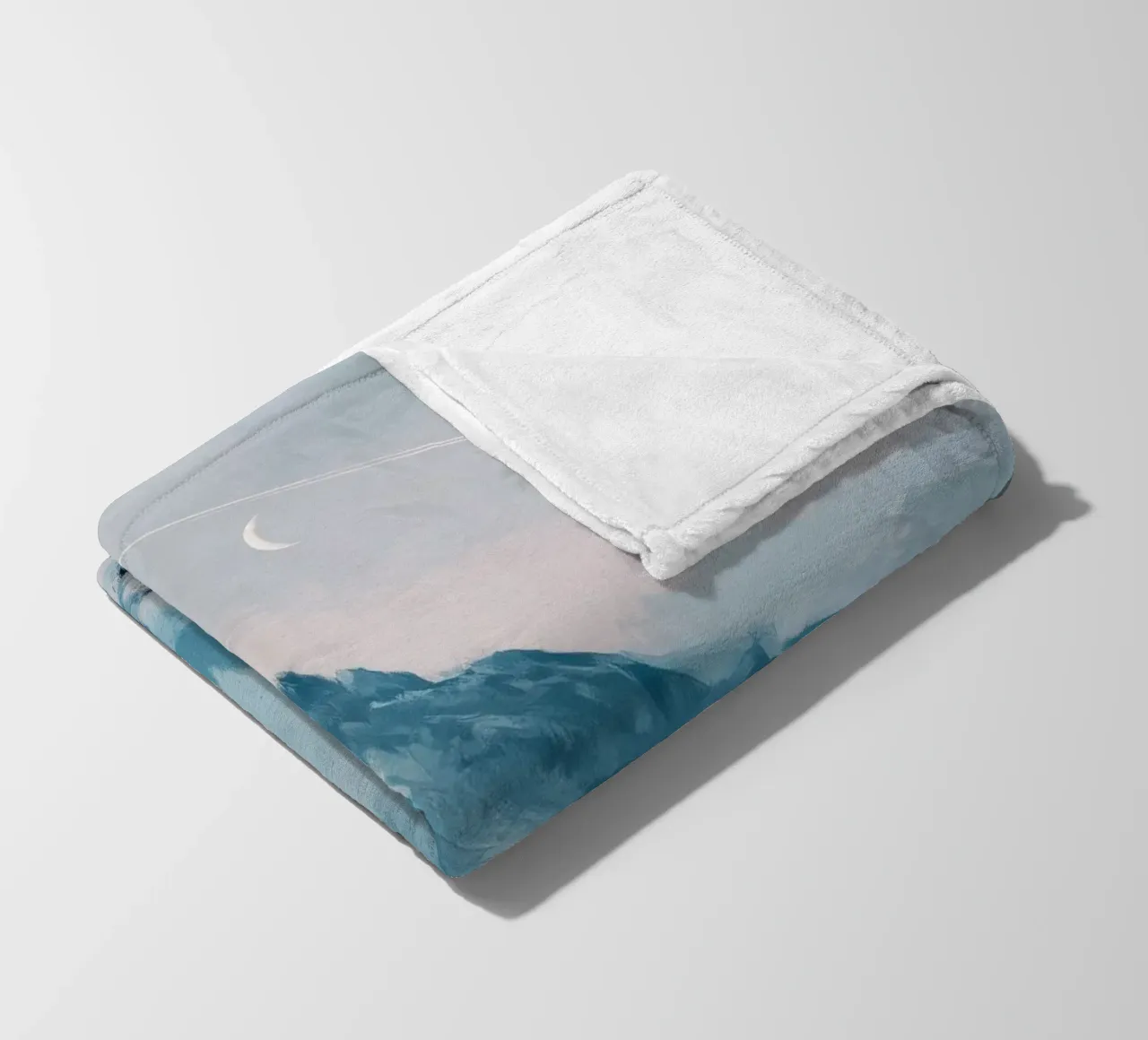 Snowy Mountain Landscape with Crescent Moon and Pine Trees coperta in pile da Dune