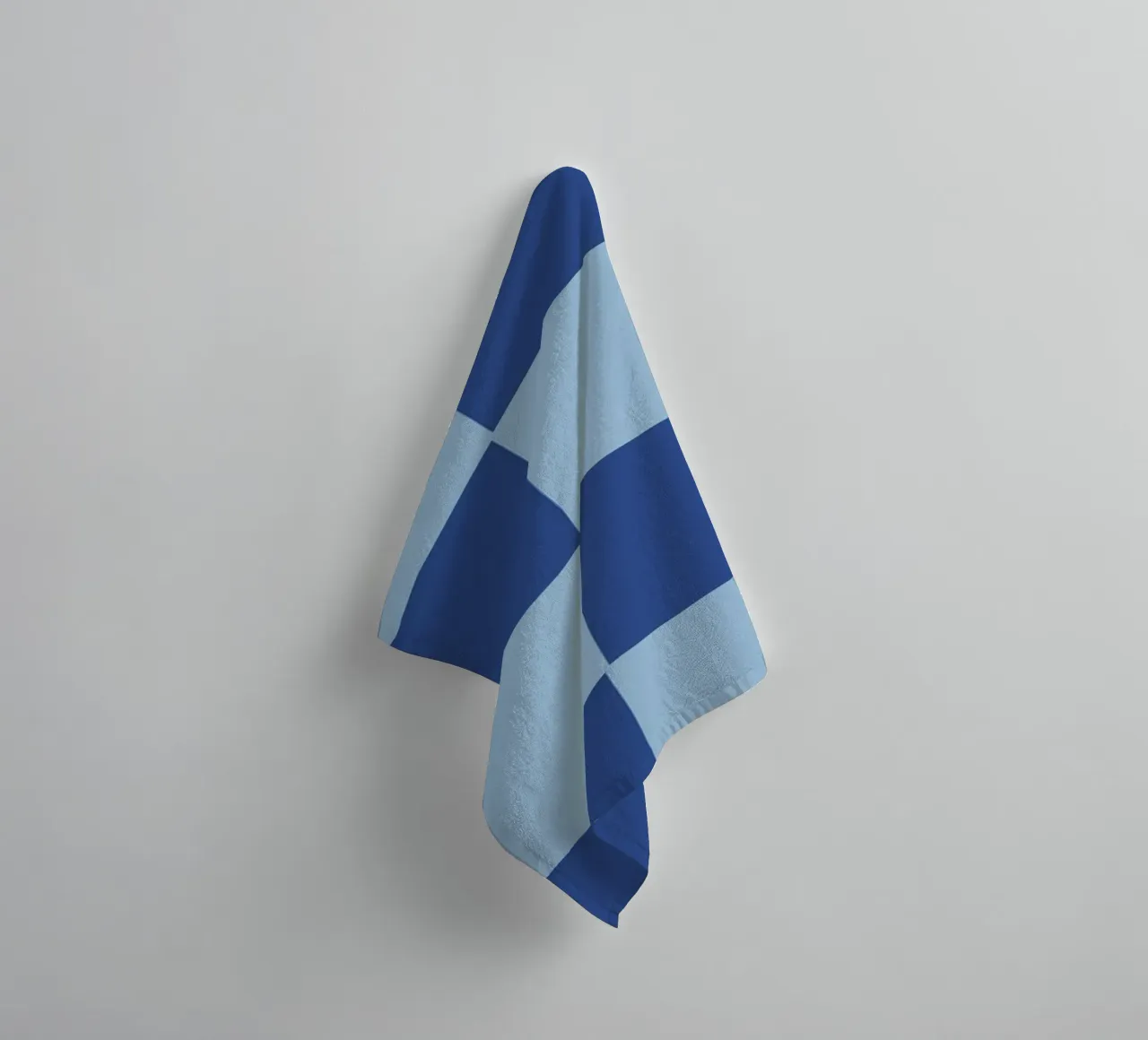 Blue bold eclectic checks asciugamano da bagno da TijanaArtStudio88