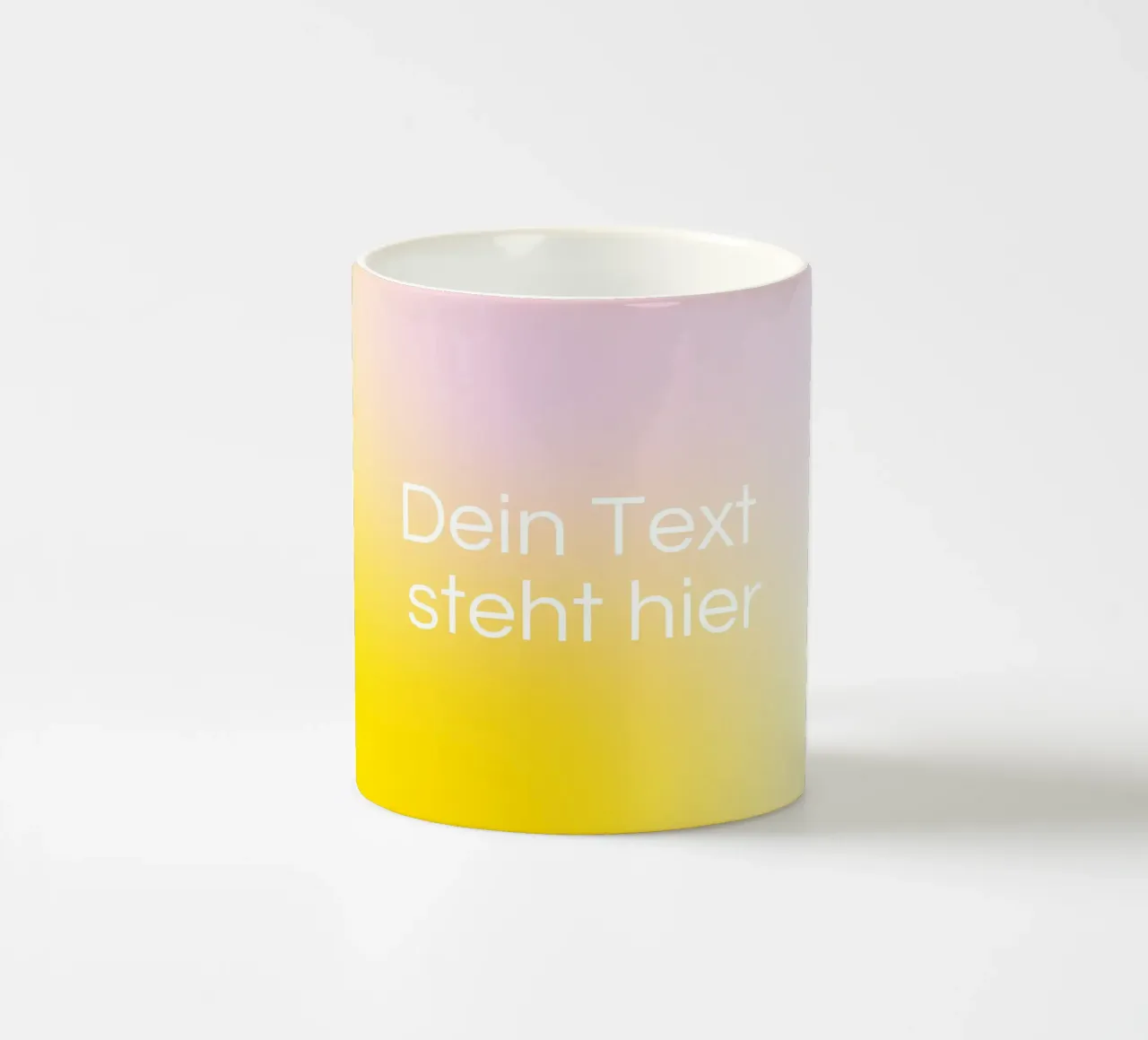 Modello di testo su sfumatura di colore giallo-rosa tazza in ceramica da Katja Stehle Design
