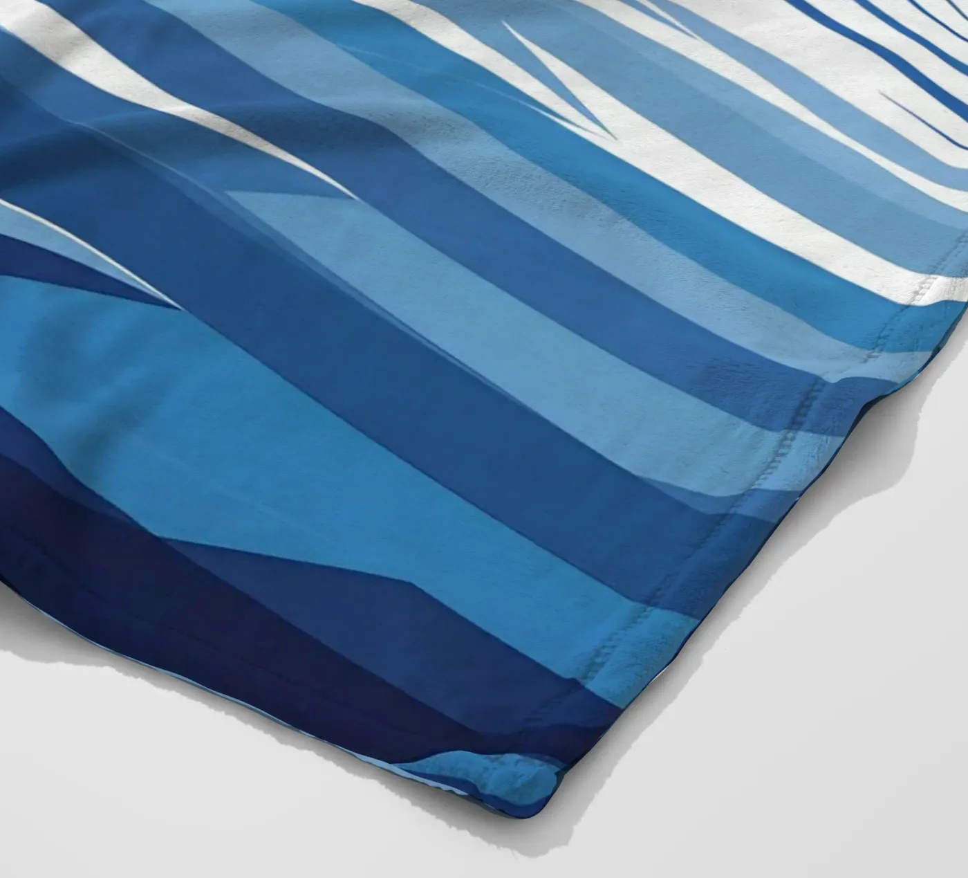 Reflexion im See Fleecedecke von LIFESTYLE OBJECTS