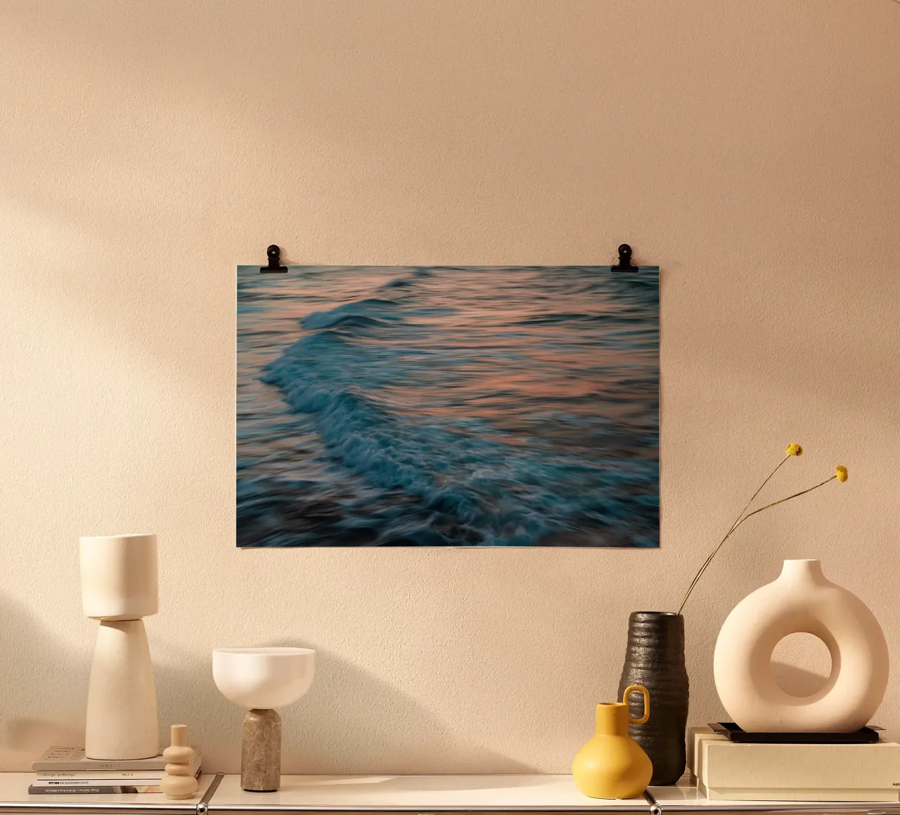 L'unicità delle onde XXXIX poster con telaio in legno da Tal Paz-Fridman