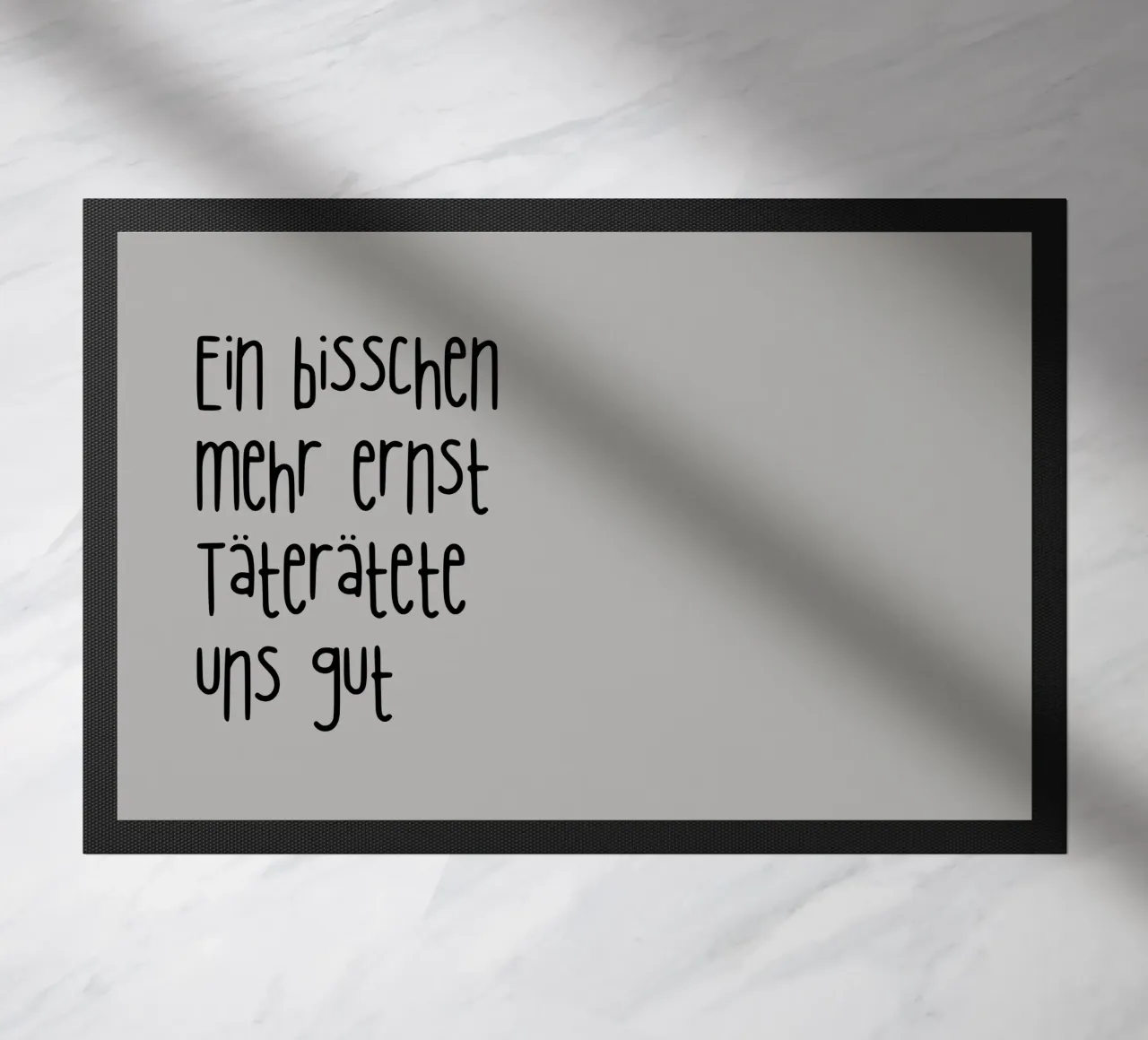 Un po' più di serietà ci farebbe bene zerbino da PurePeachStudio