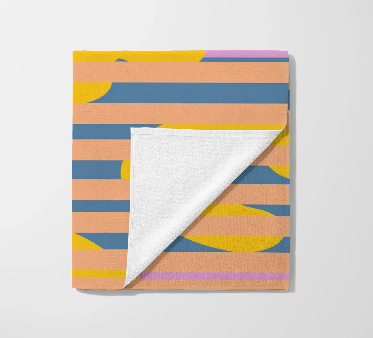 Banane hinter Gittern Strandtuch von Little Dean