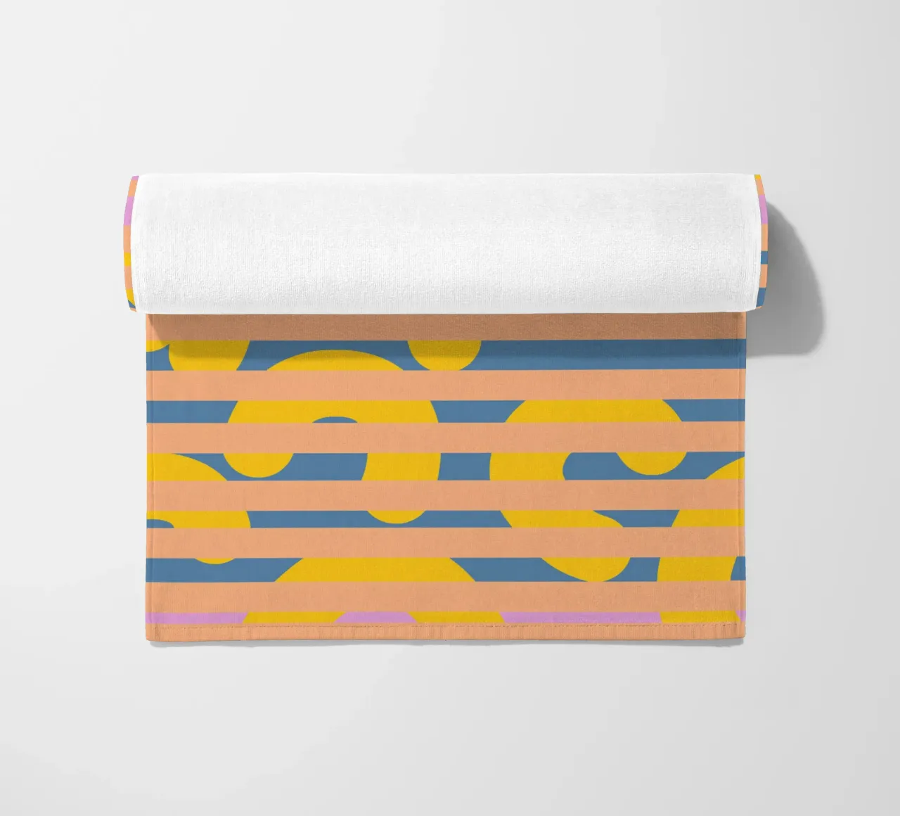 Banane hinter Gittern Strandtuch von Little Dean