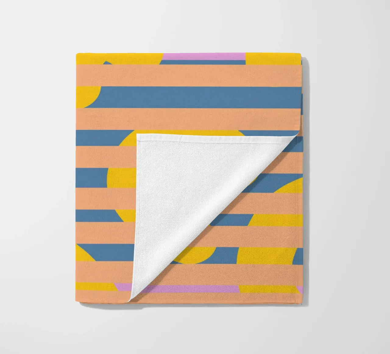 Banane hinter Gittern Strandtuch von Little Dean