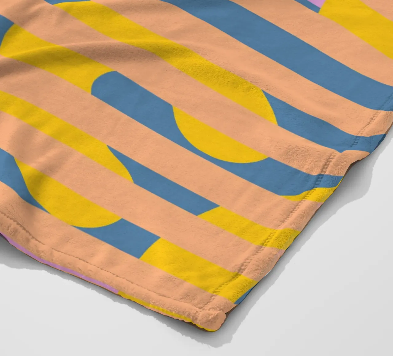 Banane hinter Gittern Fleecedecke von Little Dean