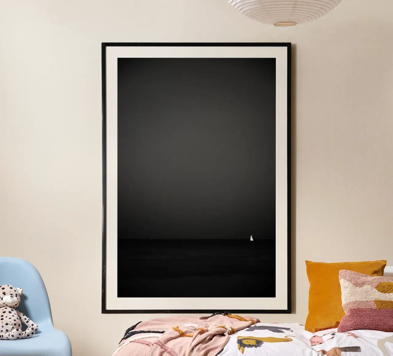 Mare notturno #3 poster con telaio in plastica da Tal Paz-Fridman