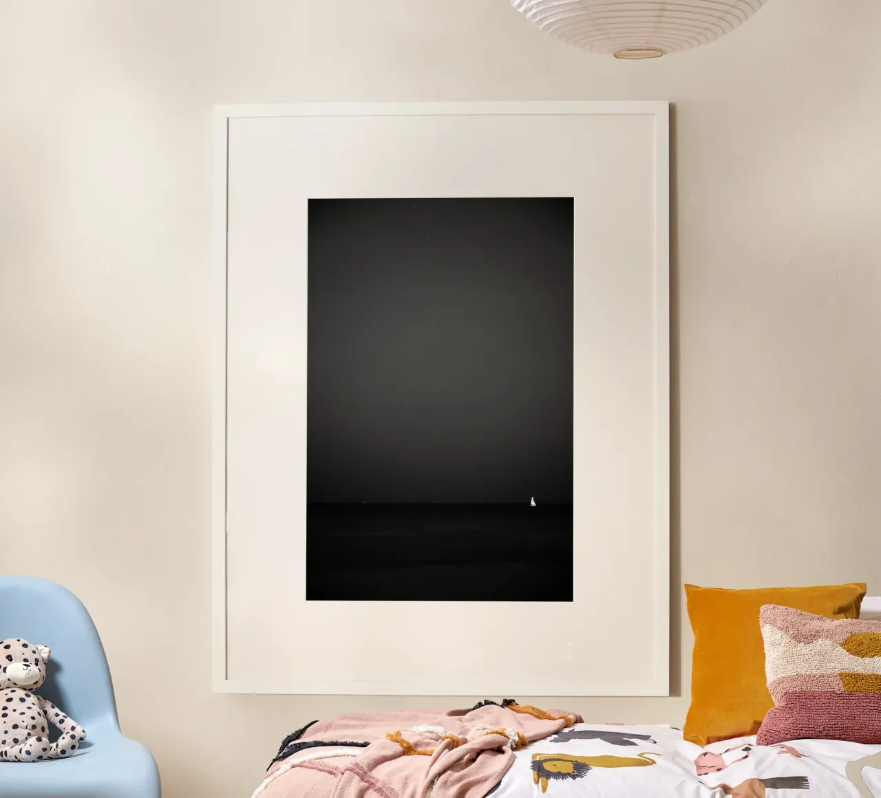 Mare notturno #3 poster con telaio in plastica da Tal Paz-Fridman