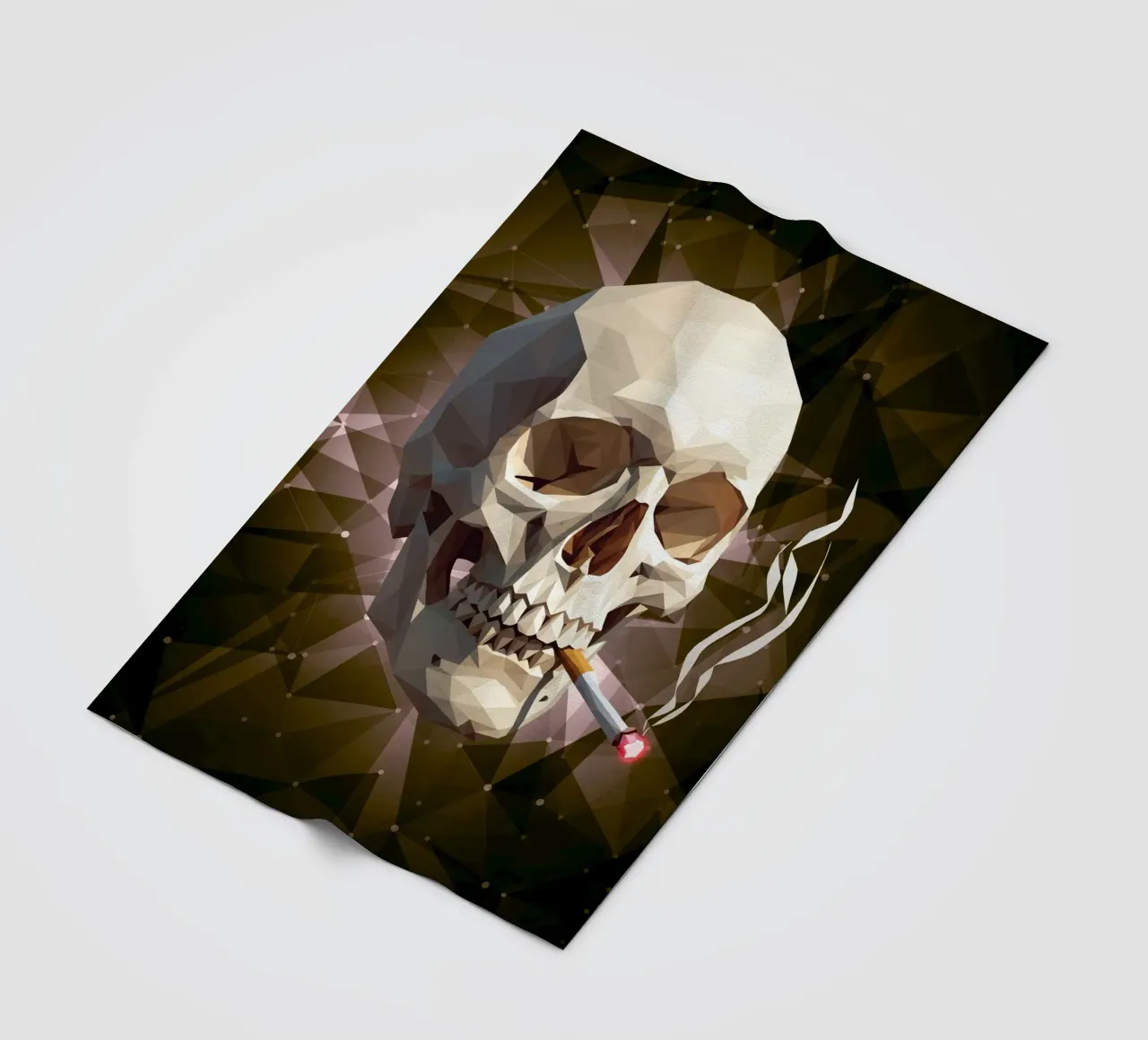 Cranio di uno scheletro con sigaretta accesa coperta in pile da Low Profile