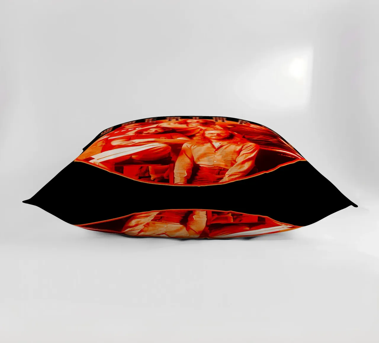 Retro Style - Super Tramp cuscino da igoshdesigns