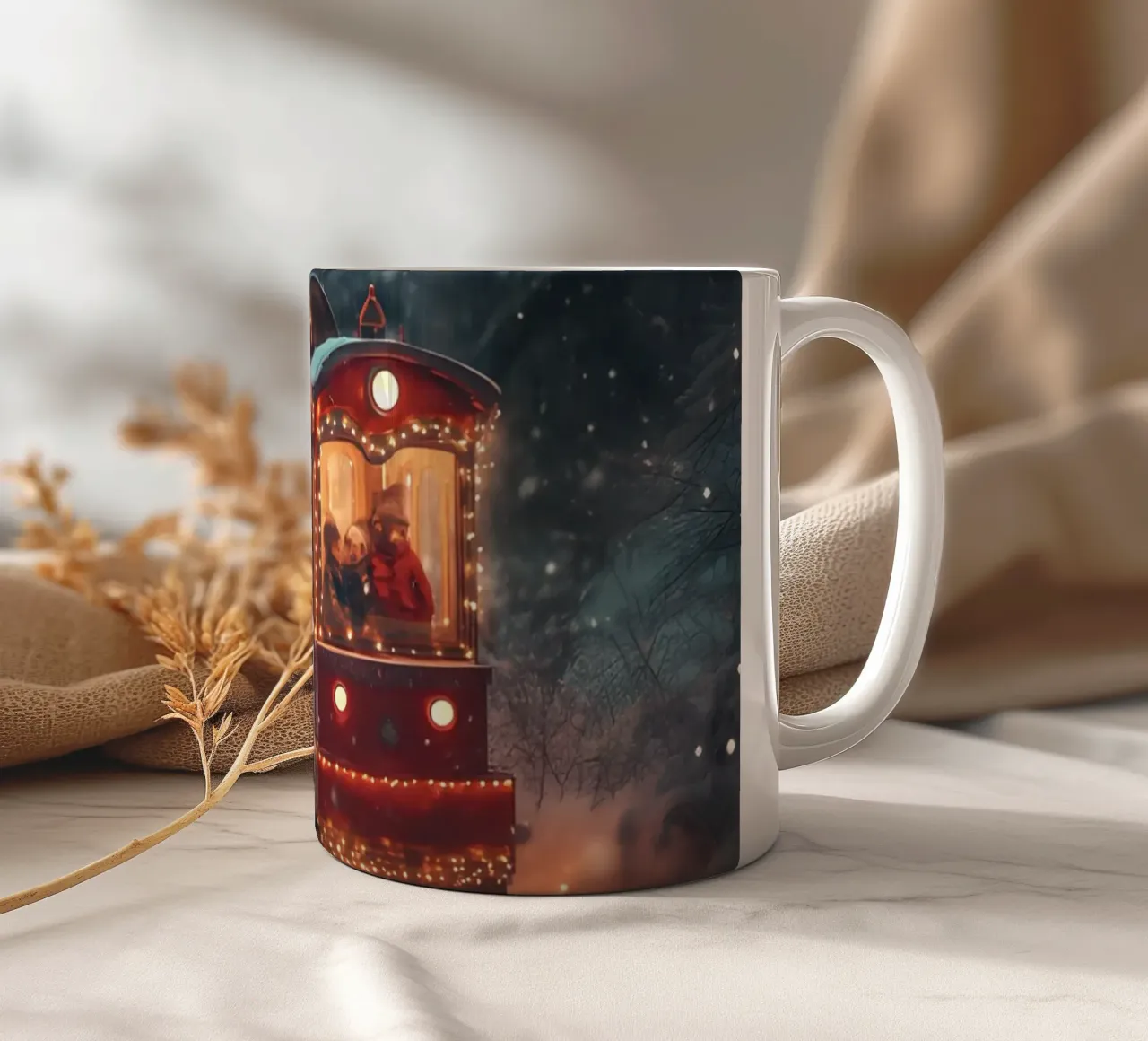 Magico treno di Natale nella foresta invernale innevata tazza in ceramica da Studio Vibe