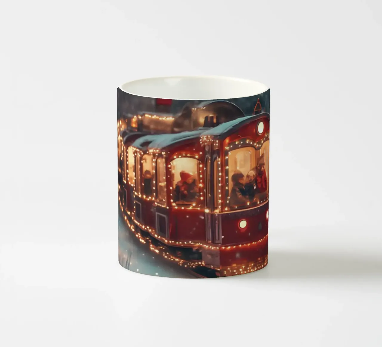Magico treno di Natale nella foresta invernale innevata tazza in ceramica da Studio Vibe