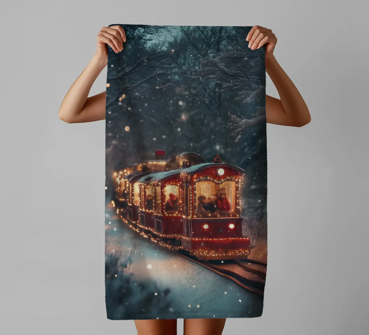 Magico treno di Natale nella foresta invernale innevata asciugamano da bagno da Studio Vibe