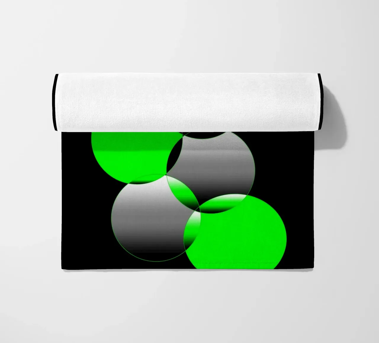Design verde e nero con cerchi telo mare da BenCoStyle