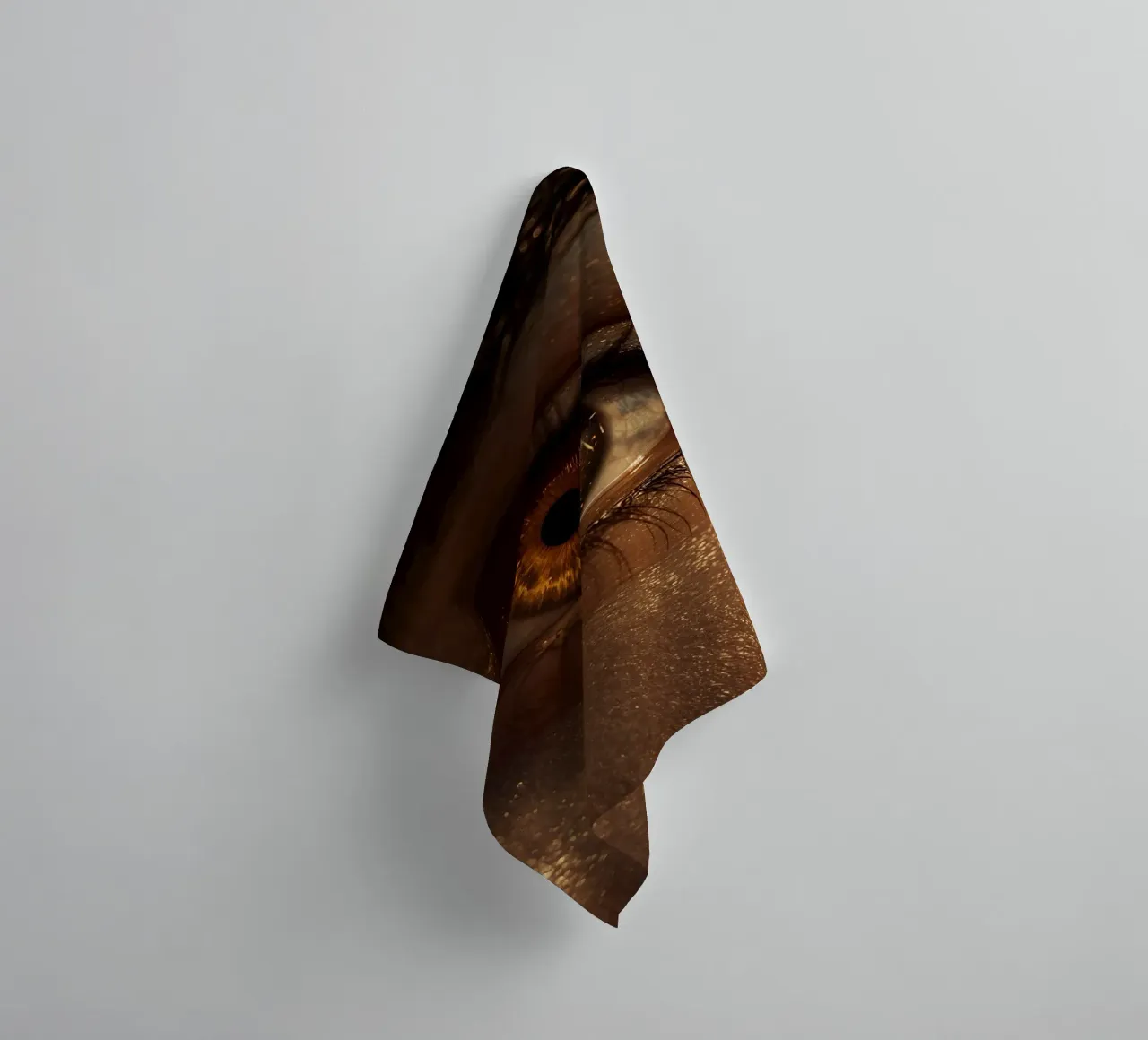 Macro occhio umano con iride ambrata e riflessi dorati della pelle asciugamano da bagno da DesignDoodle