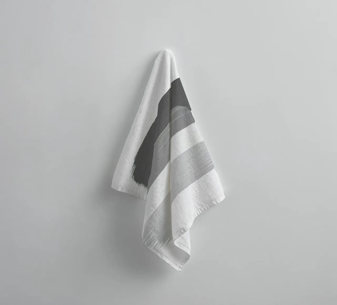 ink art gradient grey asciugamano da bagno da Keyn