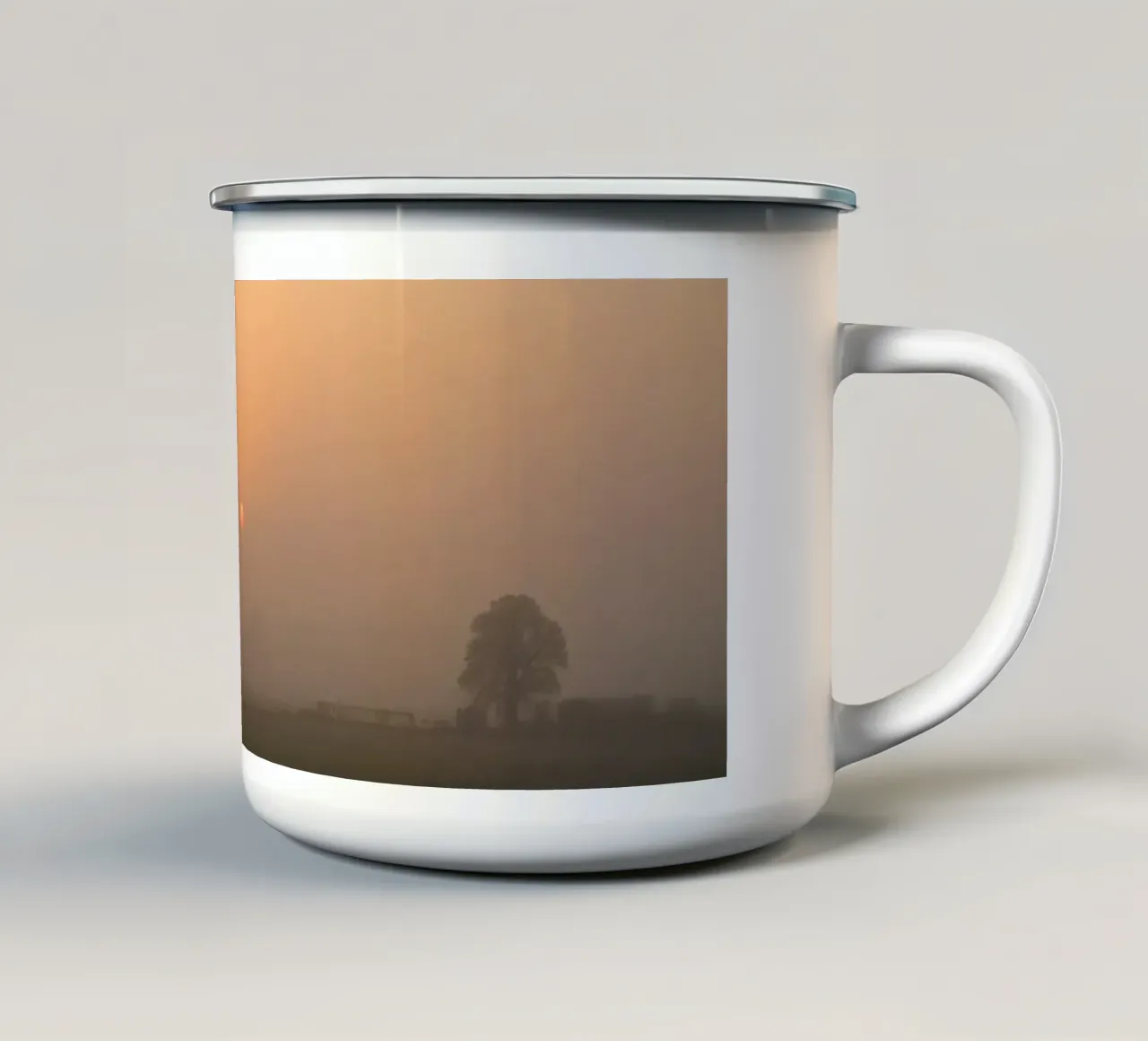 Alba su campo nebbioso tazza in smalto da DesignDoodle