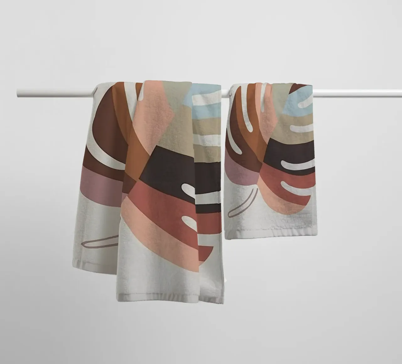 cat climb on color leaf asciugamano da bagno da Keyn