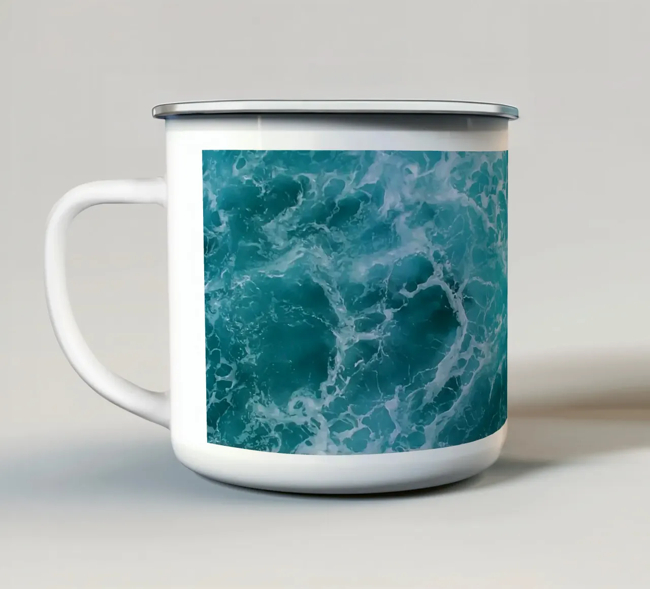 Blue Sea tazza in smalto da Vivi Nicolin