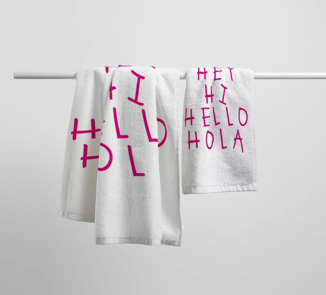 Hej Hey Hi Hello Typography asciugamano da bagno da Attaboy Dsgn