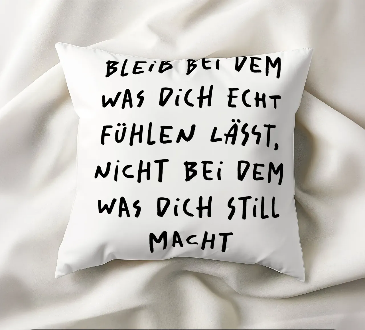 bleib bei dem was dich echt fühlen lässt.. cuscino da FRICKE DESIGN