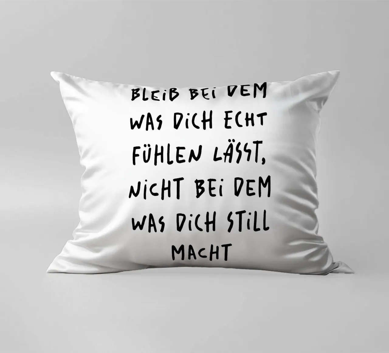 bleib bei dem was dich echt fühlen lässt.. cuscino da FRICKE DESIGN