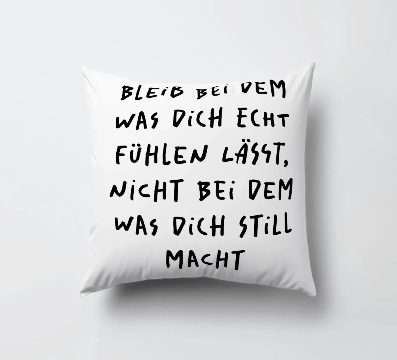 bleib bei dem was dich echt fühlen lässt.. cuscino da FRICKE DESIGN