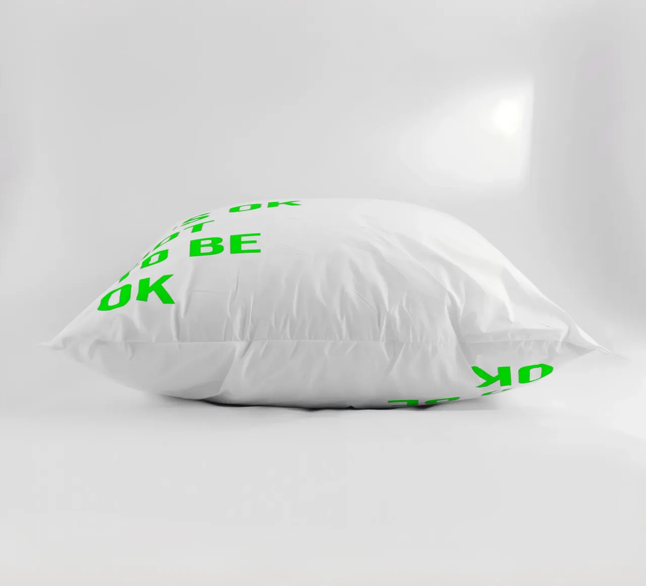 It‘s ok not to be ok (in 4 Farben erhältlich) cuscino da FRICKE DESIGN