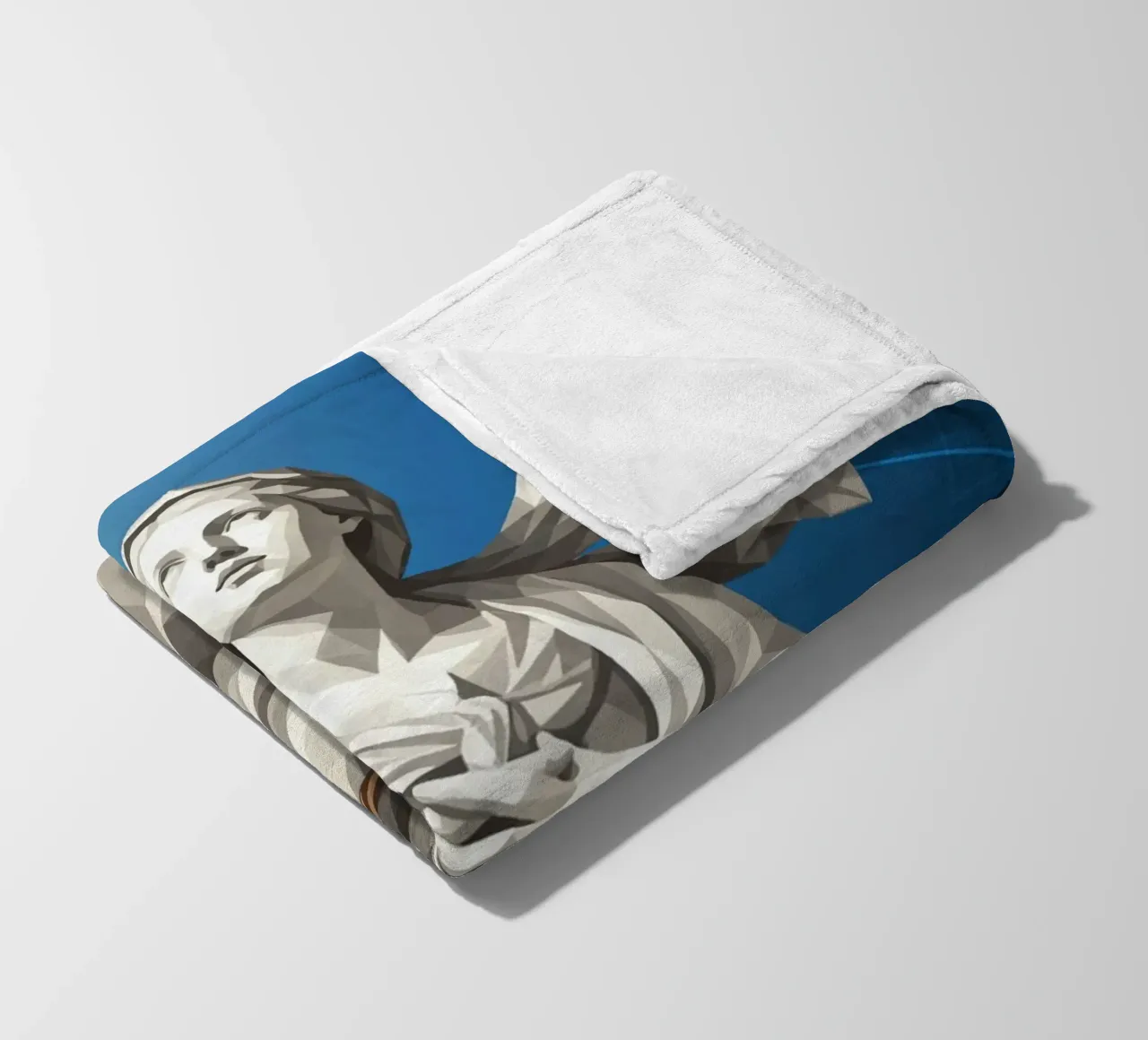 Statua dell'angelo Anima Benedetta Lowpoly coperta in pile da Low Profile
