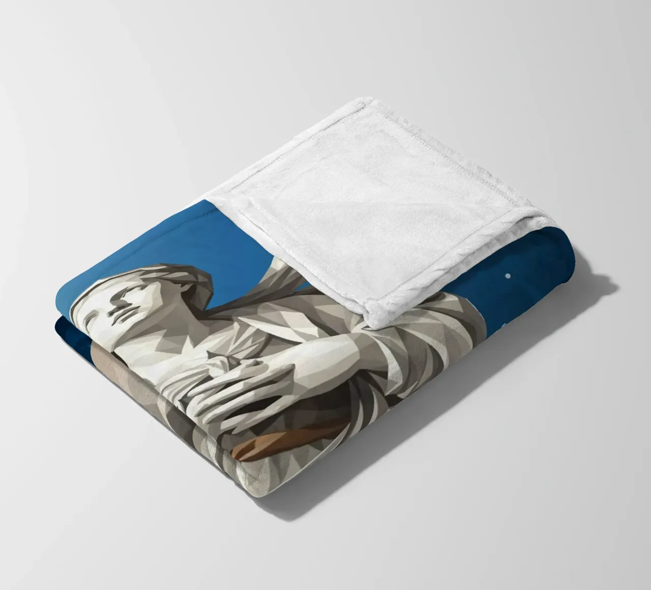 Statua dell'angelo Anima Benedetta Lowpoly coperta in pile da Low Profile