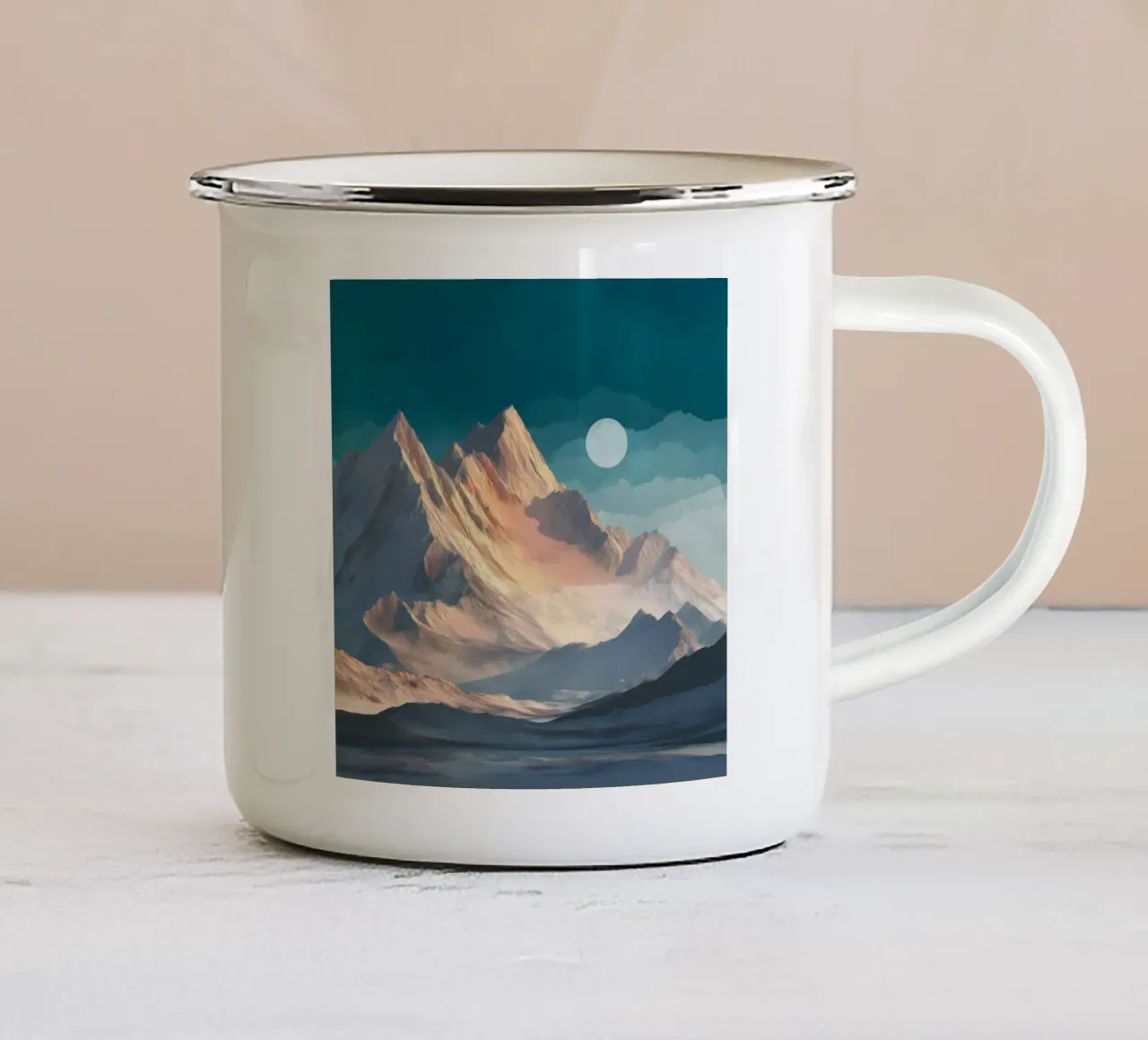 Snowy Peaks and Dreamy Skies in a Calm Mountain Landscape tazza in smalto da Dune