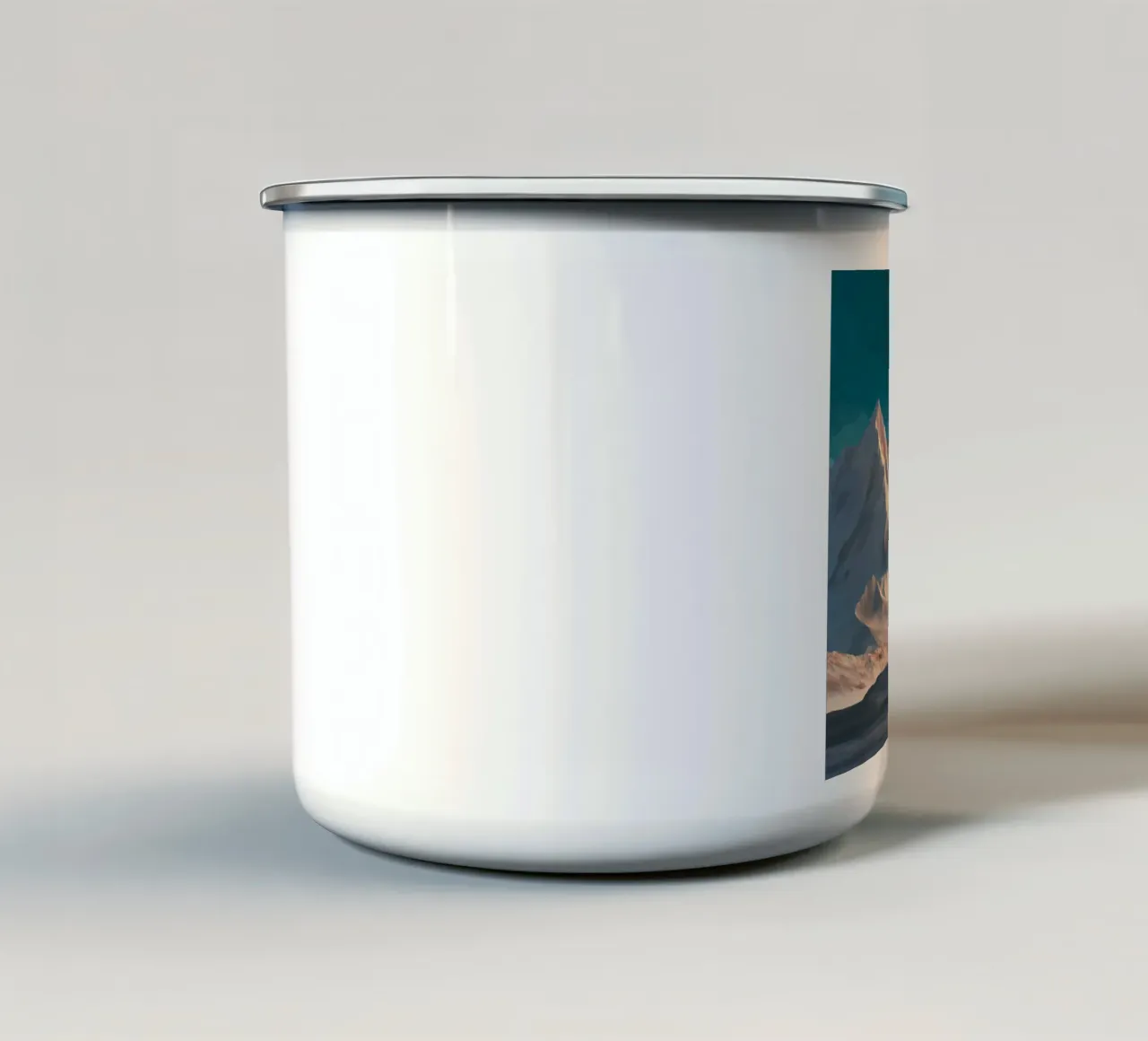 Snowy Peaks and Dreamy Skies in a Calm Mountain Landscape tazza in smalto da Dune