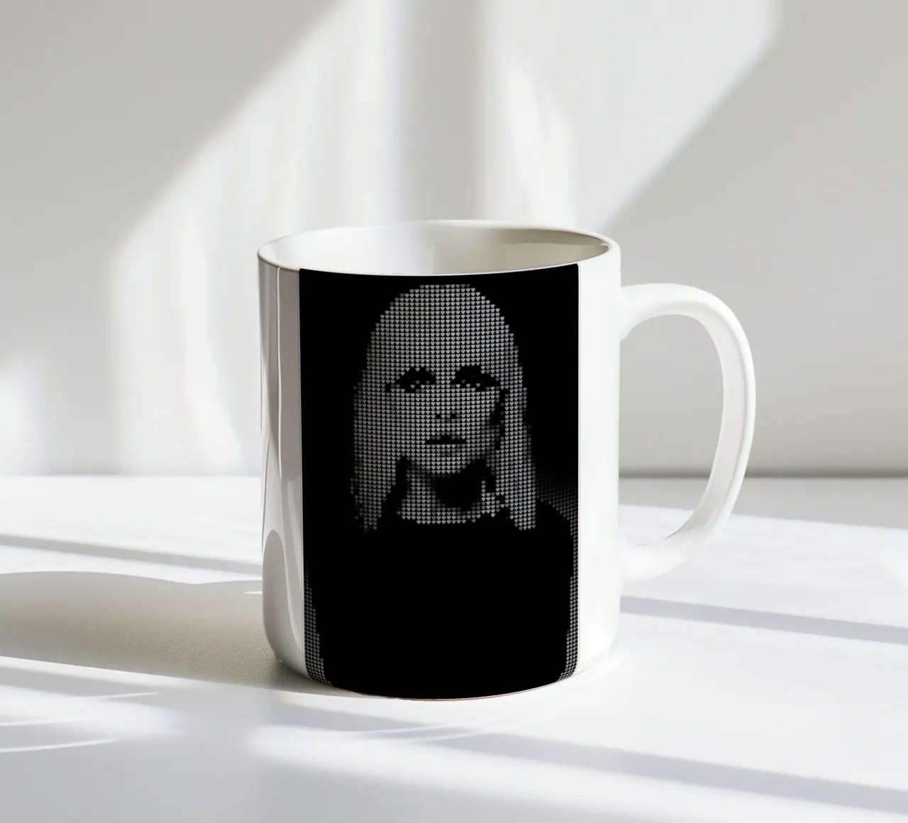 Heart Of (Black Version) taza de cerámica de Robotic Ewe