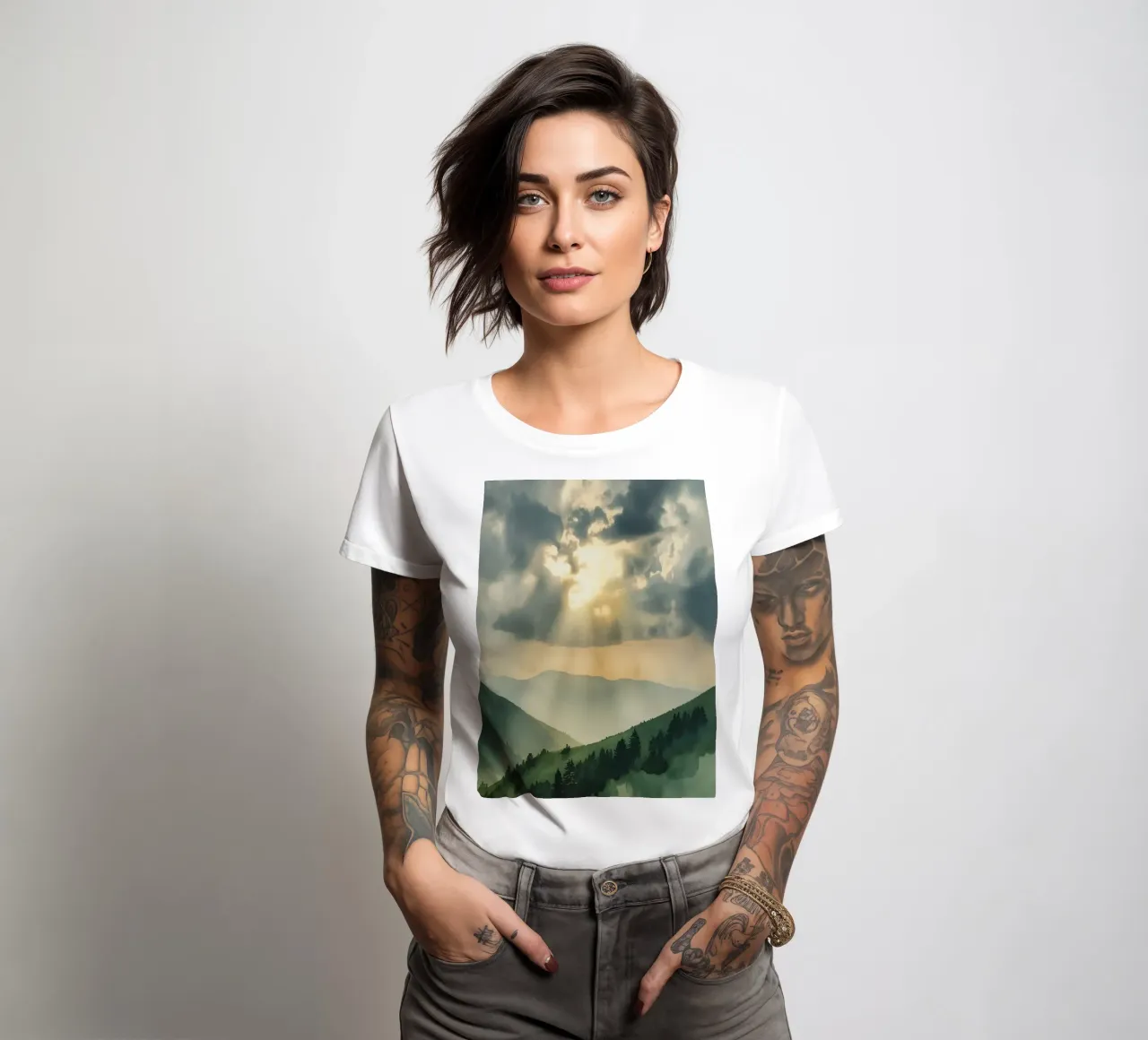 Paesaggio montano con raggi di sole t-shirt da donna da DesignDoodle