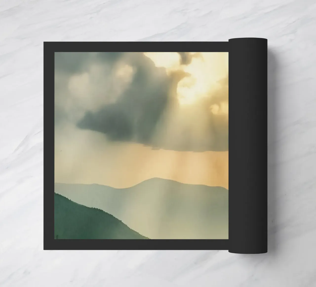 Paesaggio montano con raggi di sole zerbino da DesignDoodle