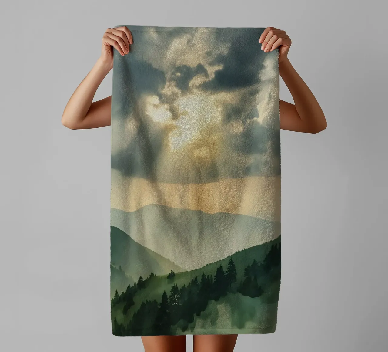 Paesaggio montano con raggi di sole asciugamano da bagno da DesignDoodle