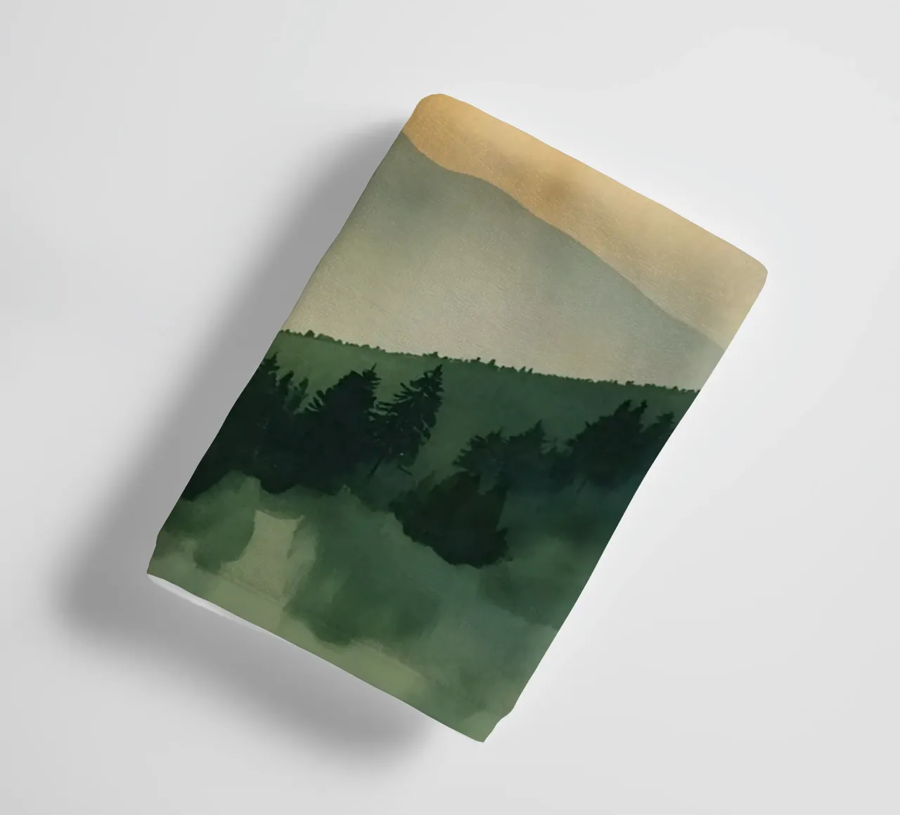 Paesaggio montano con raggi di sole asciugamano da bagno da DesignDoodle