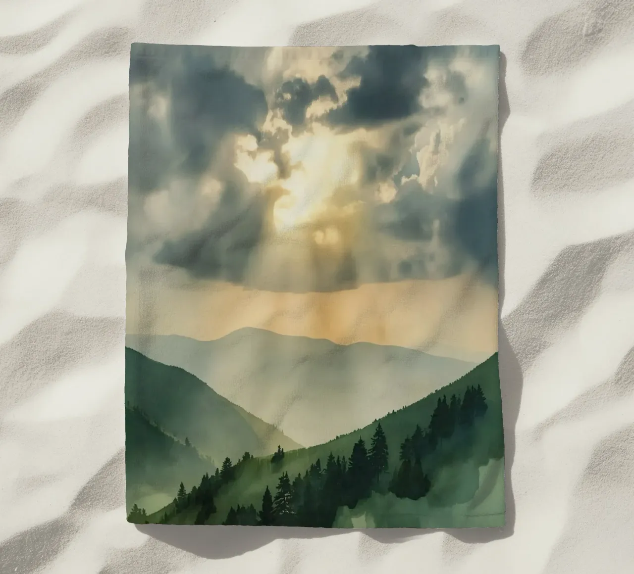 Paesaggio montano con raggi di sole telo mare da DesignDoodle