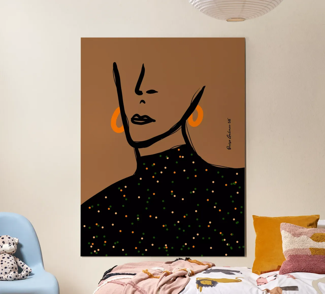 La parisienne Betina poster avec cadre en bois de Mike Leymi