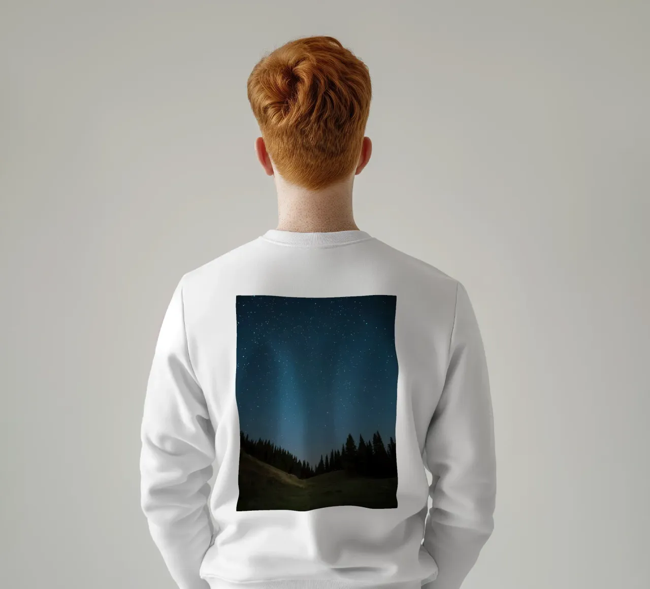 Cielo notturno su foresta e collina felpa da DesignDoodle