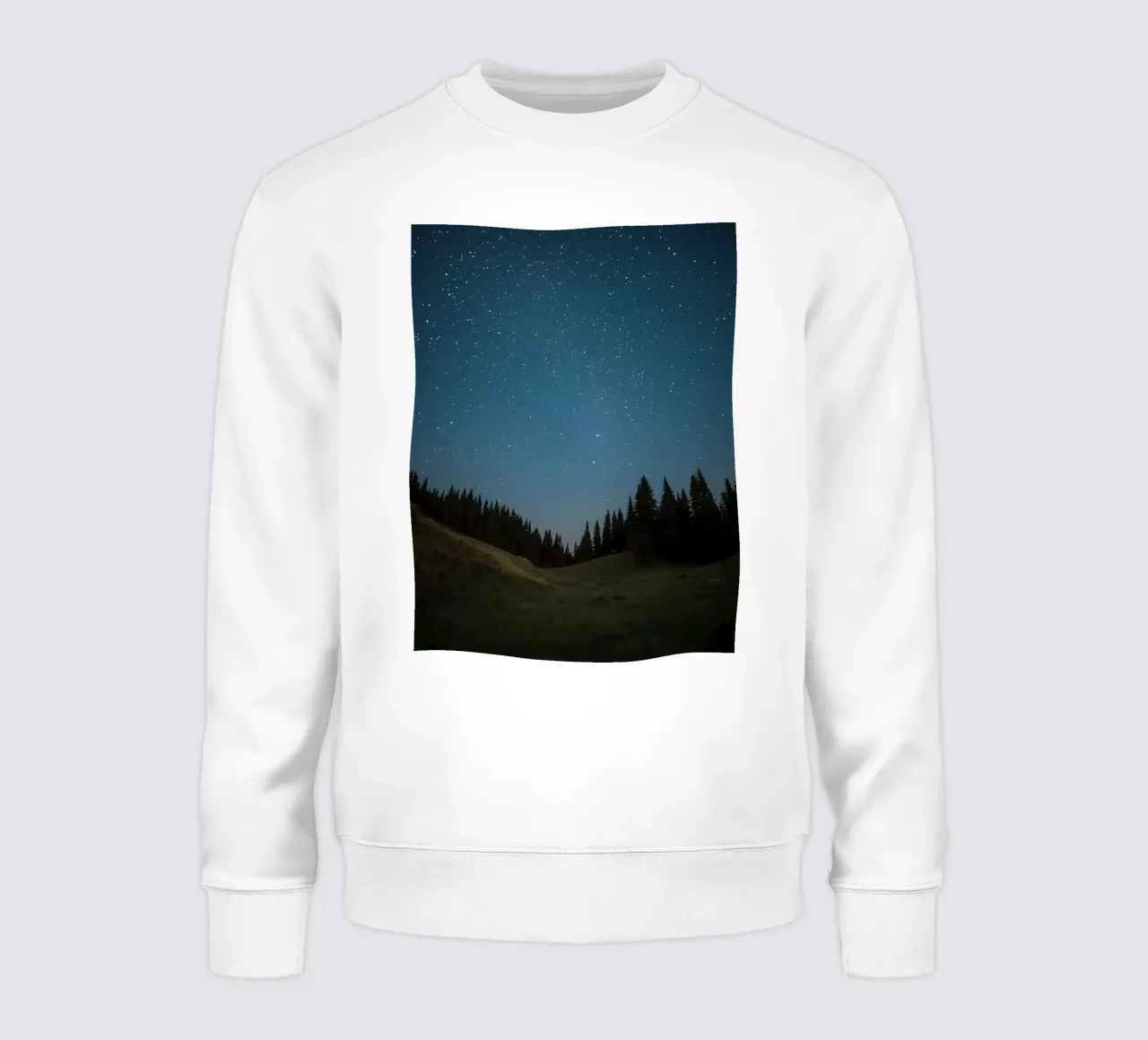 Cielo notturno su foresta e collina felpa da DesignDoodle