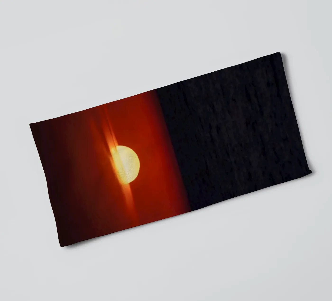 Zon _ Omlaag badhanddoek van Tal Paz-Fridman