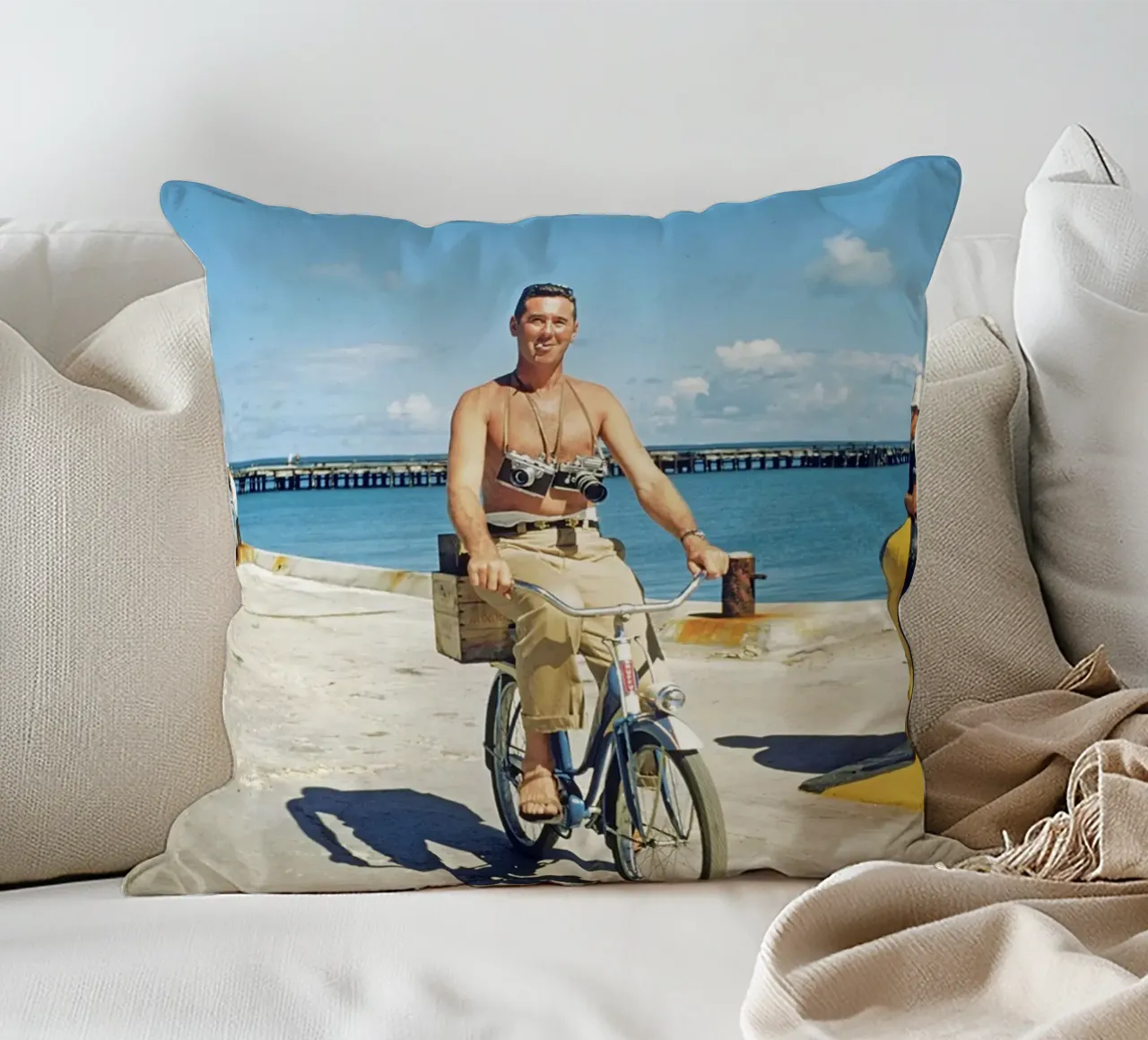 Its A Hard Life Slim Aarons cuscino da GEOLOG