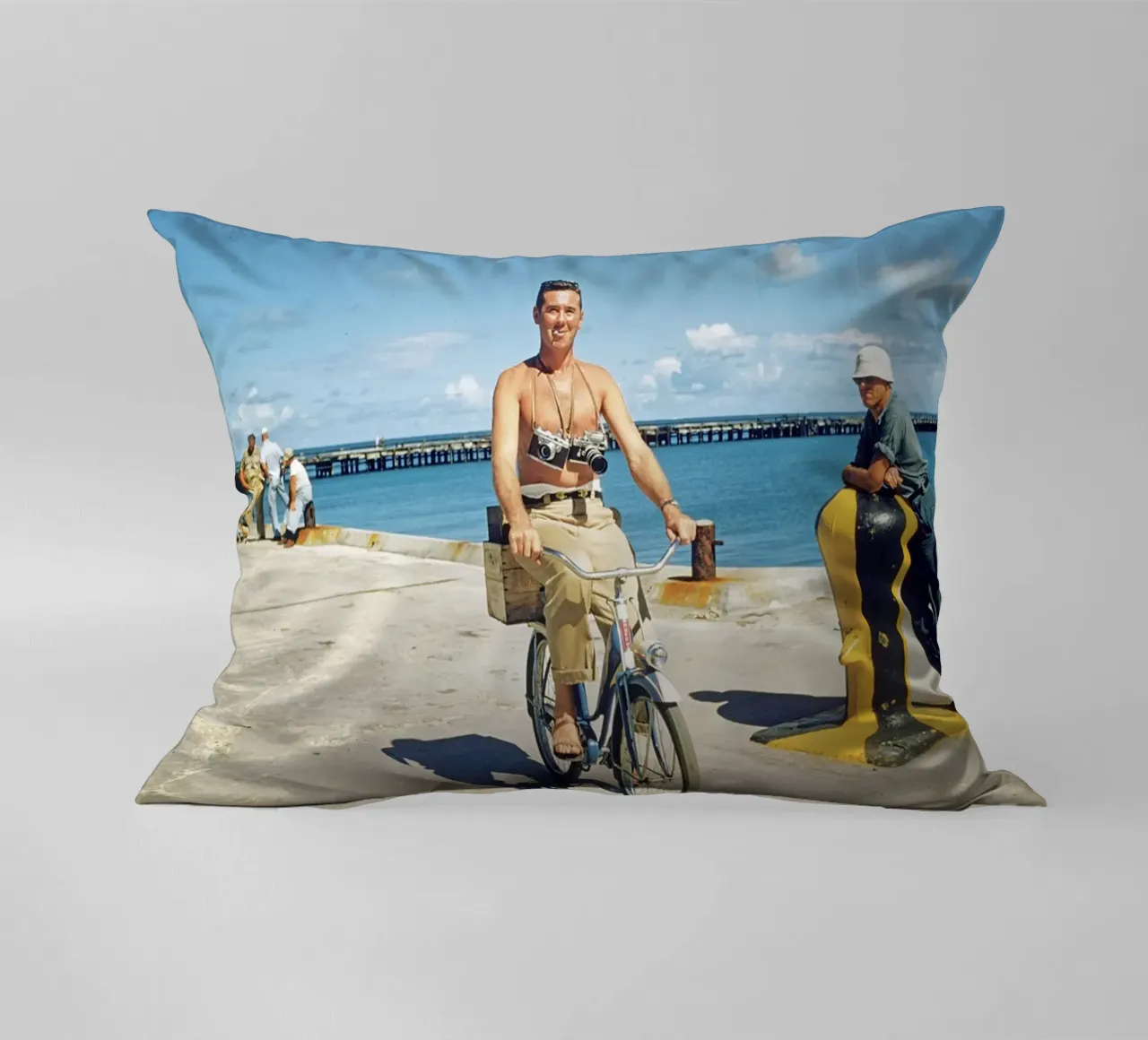 Its A Hard Life Slim Aarons cuscino da GEOLOG