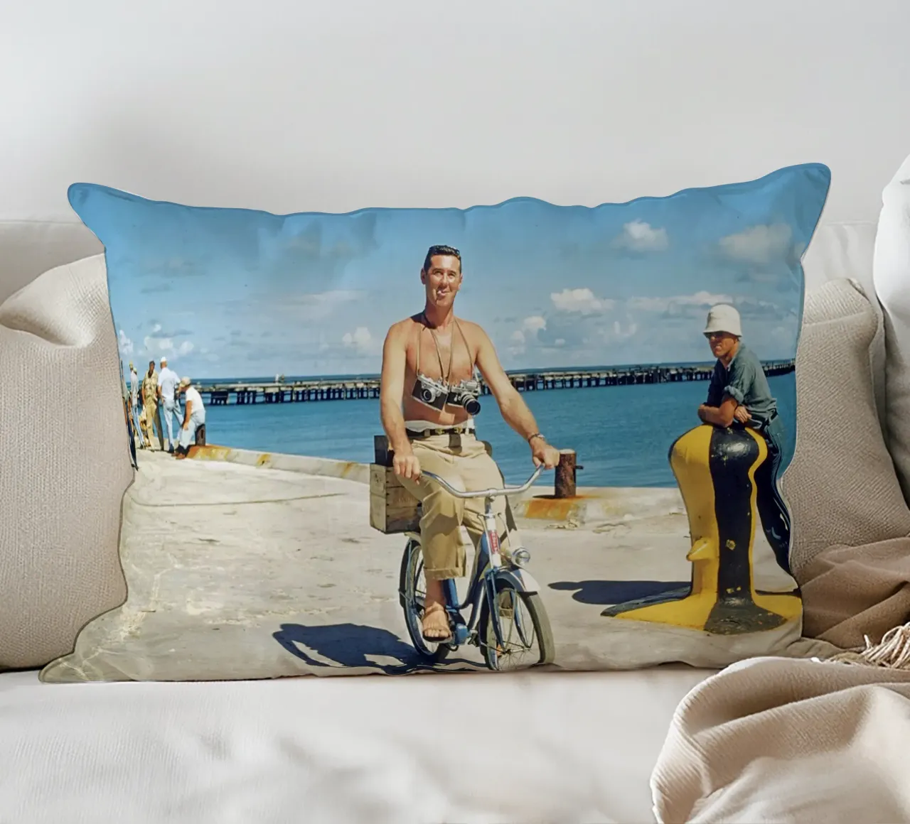 Its A Hard Life Slim Aarons cuscino da GEOLOG