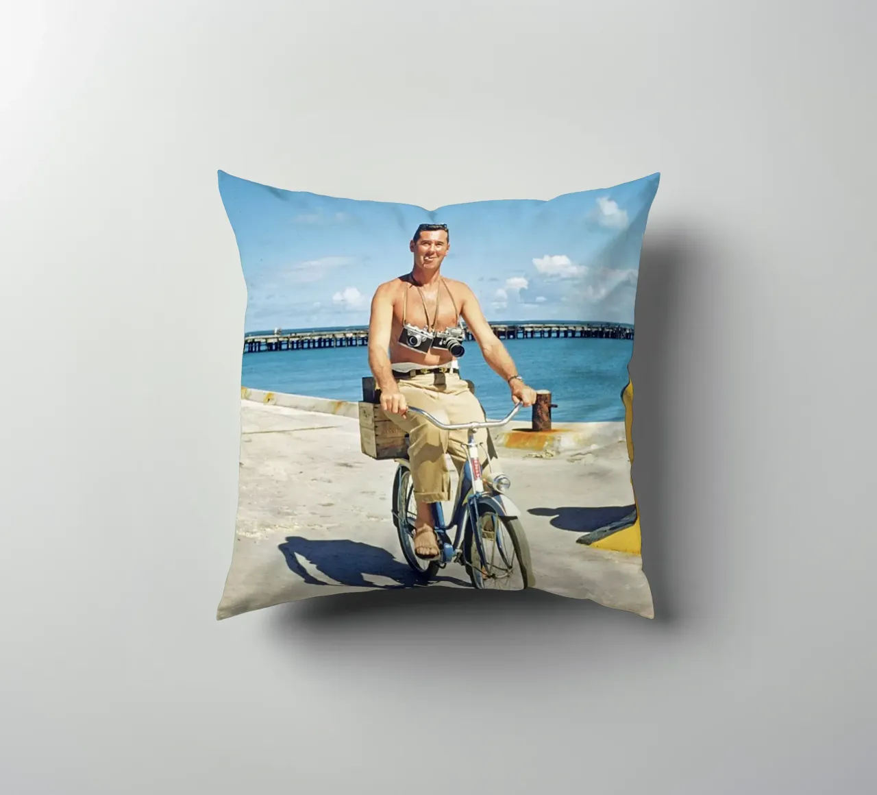 Its A Hard Life Slim Aarons cuscino da GEOLOG