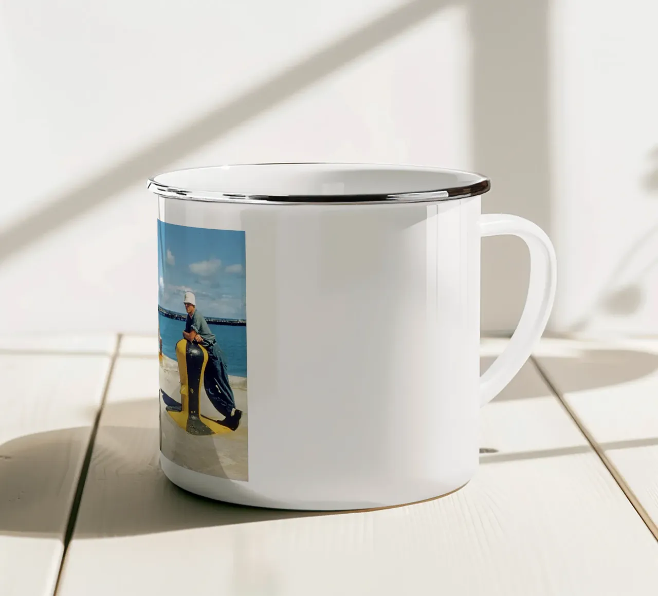Its A Hard Life Slim Aarons tazza in smalto da GEOLOG