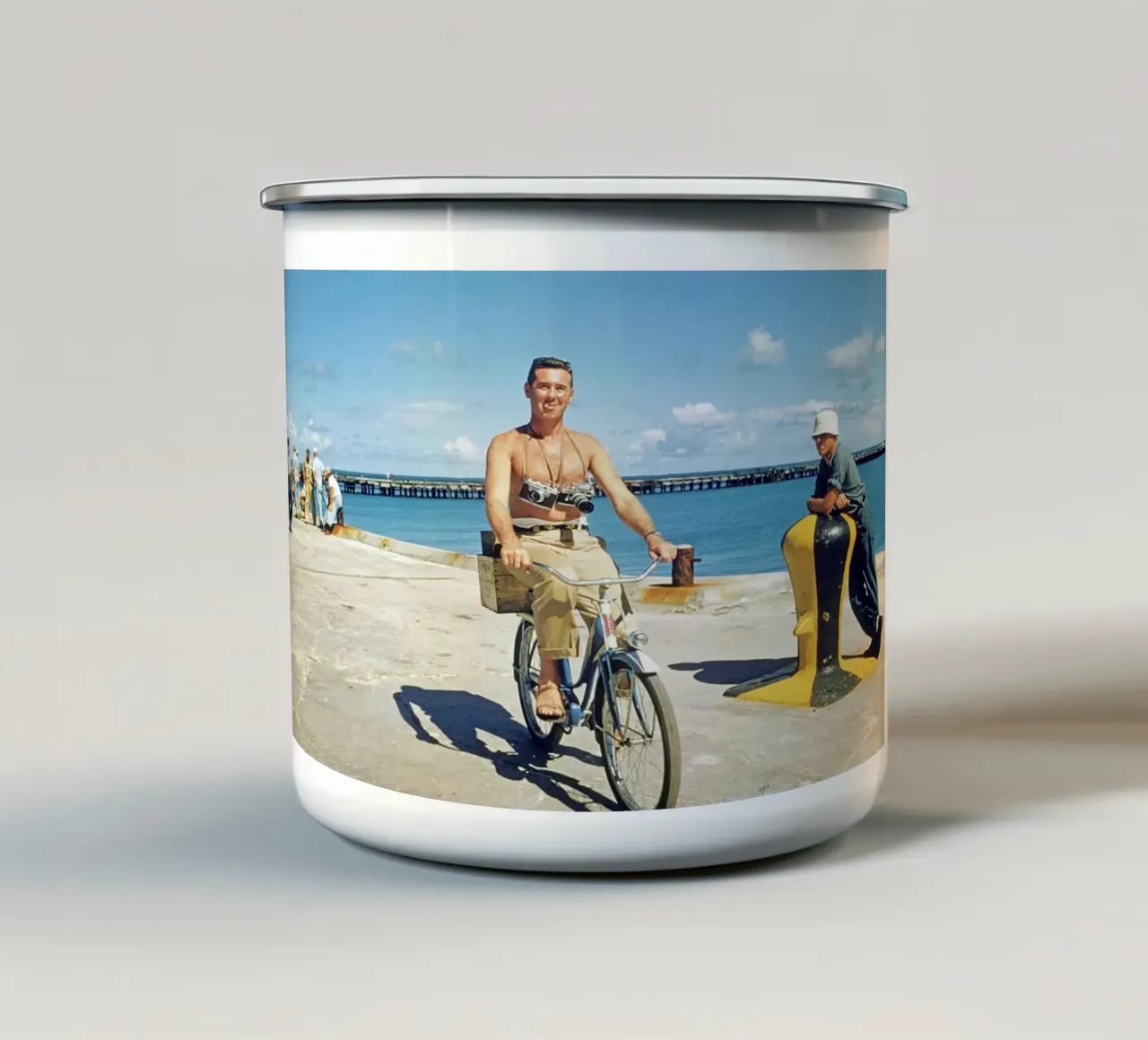 Its A Hard Life Slim Aarons tazza in smalto da GEOLOG