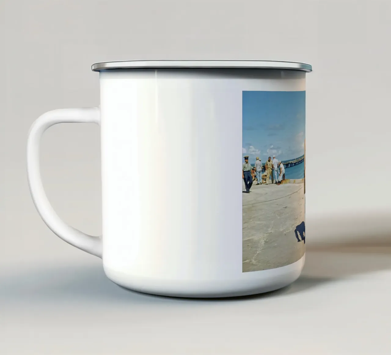 Its A Hard Life Slim Aarons tazza in smalto da GEOLOG