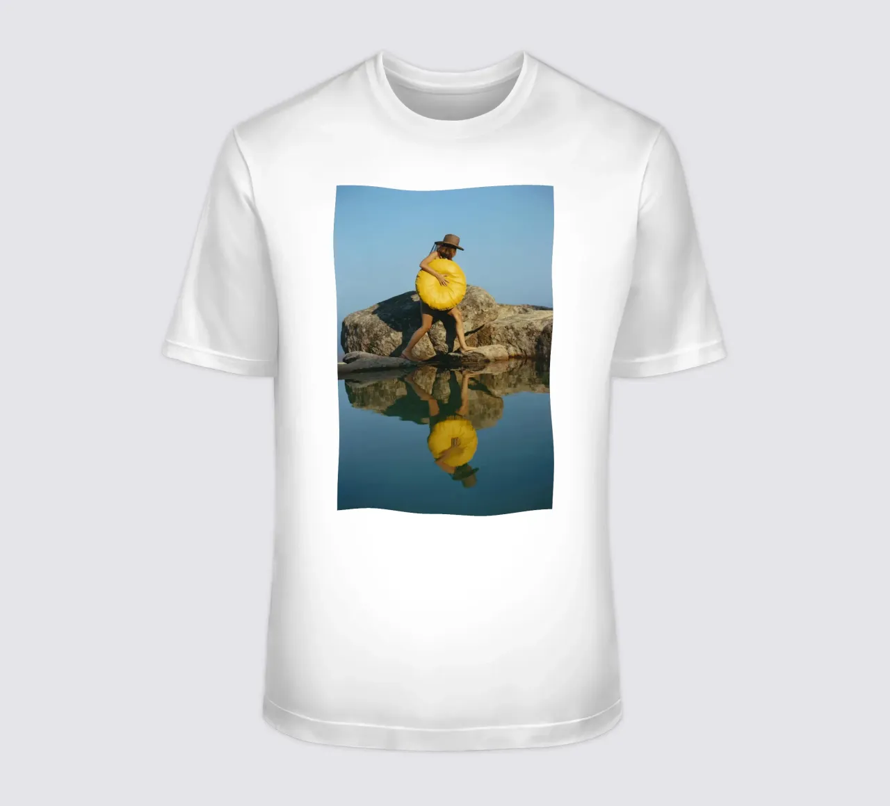 Finding A Spot Slim Aarons 1973 t-shirt da GEOLOG